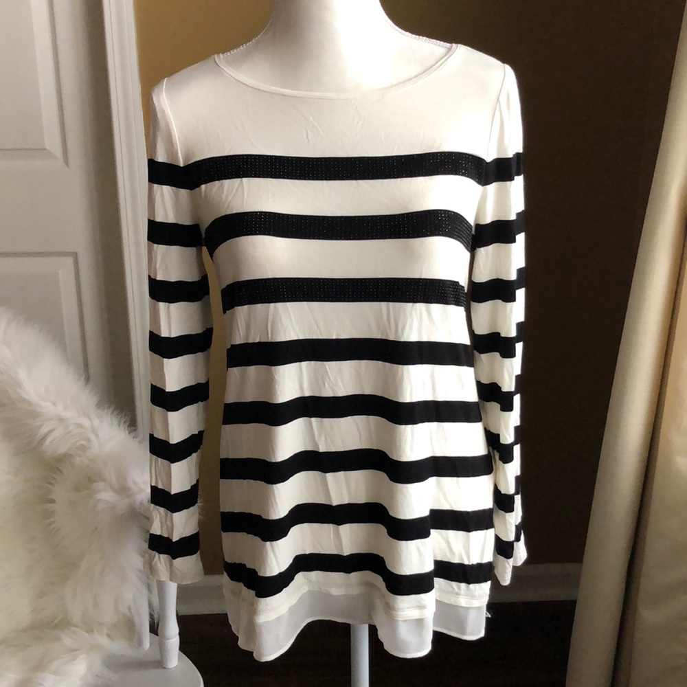 Beautiful black and white WHBM blouse